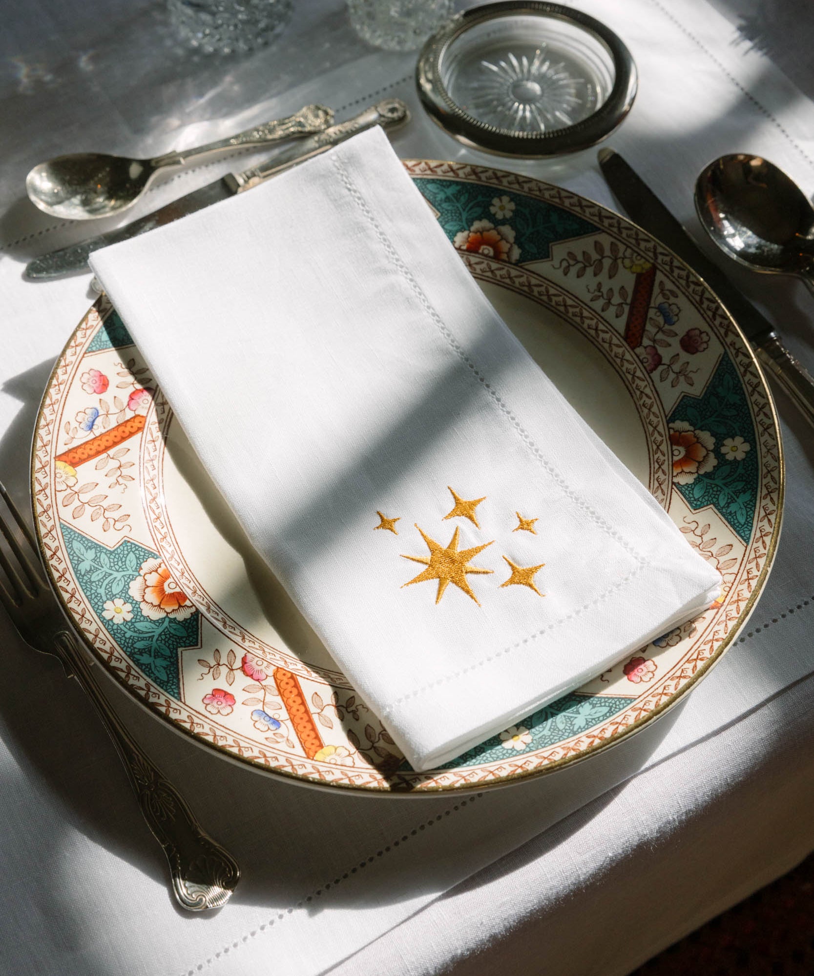 Ropa de mesa Mafra con bordado navideño