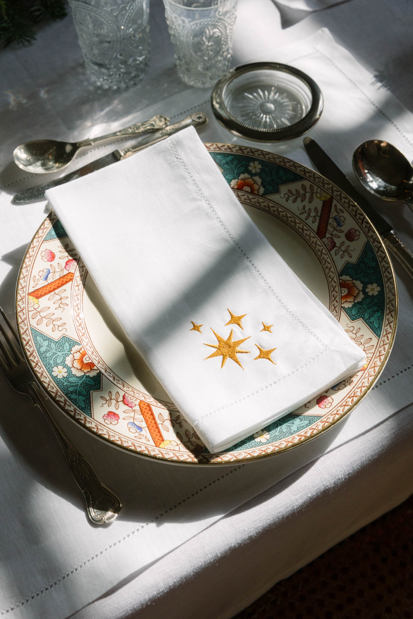 Ropa de mesa Mafra con bordado navideño