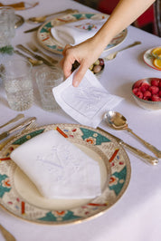 Serviettes de table Mafra avec lettre brodée blanche (Set de 2)